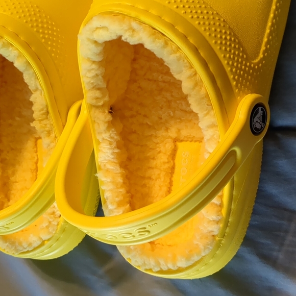Crocs Lined Classic Clogs, Lemon - Picture 5 of 8